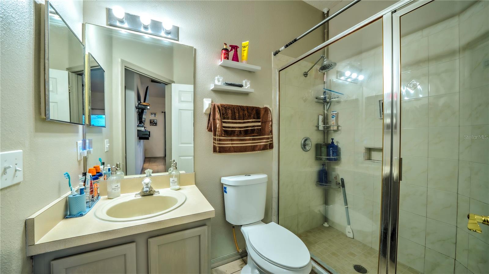 Image 15 of 29 For 716 Versailles Lane