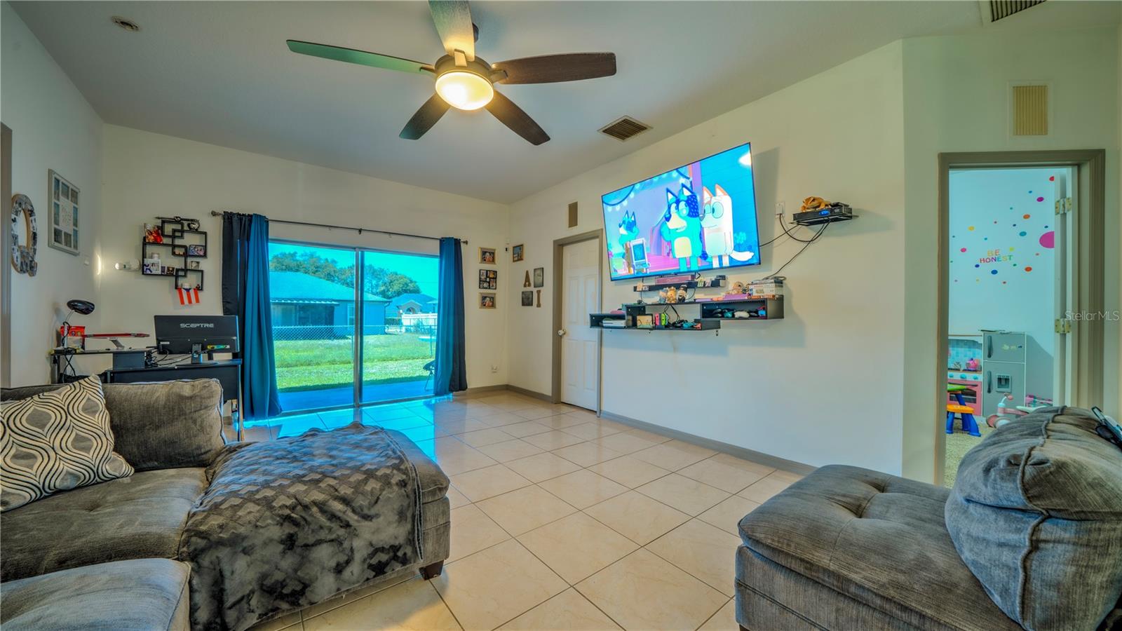 Image 5 of 29 For 716 Versailles Lane