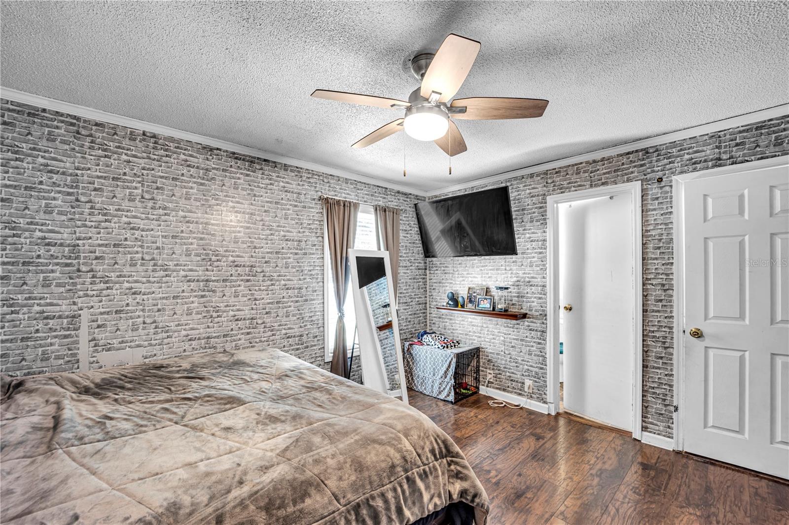 Image 13 of 38 For 4325 Lake Avenue