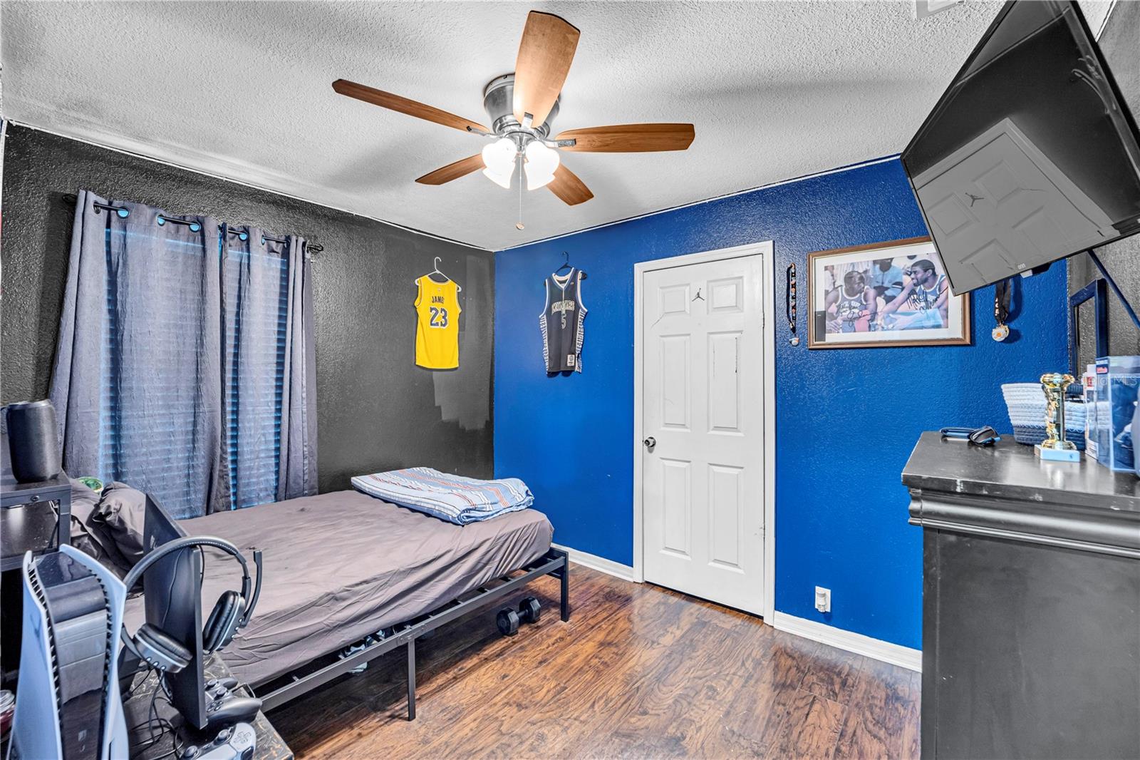 Image 15 of 38 For 4325 Lake Avenue