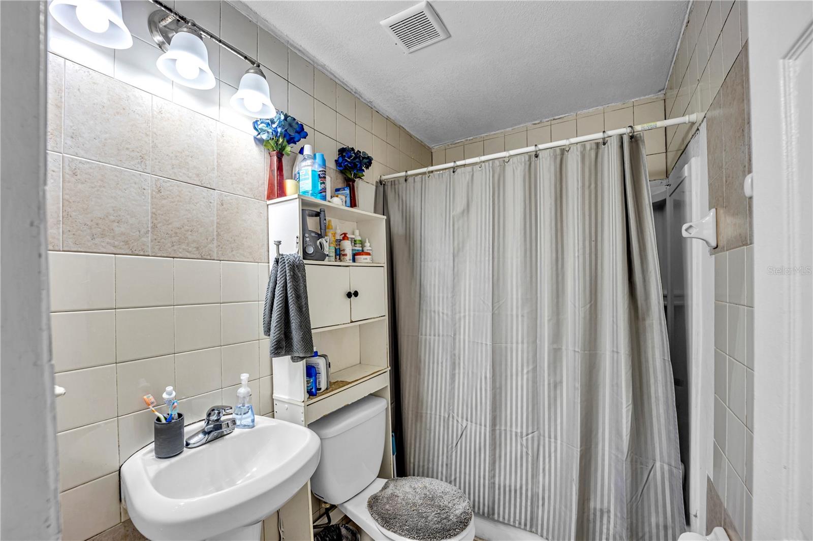 Image 16 of 38 For 4325 Lake Avenue