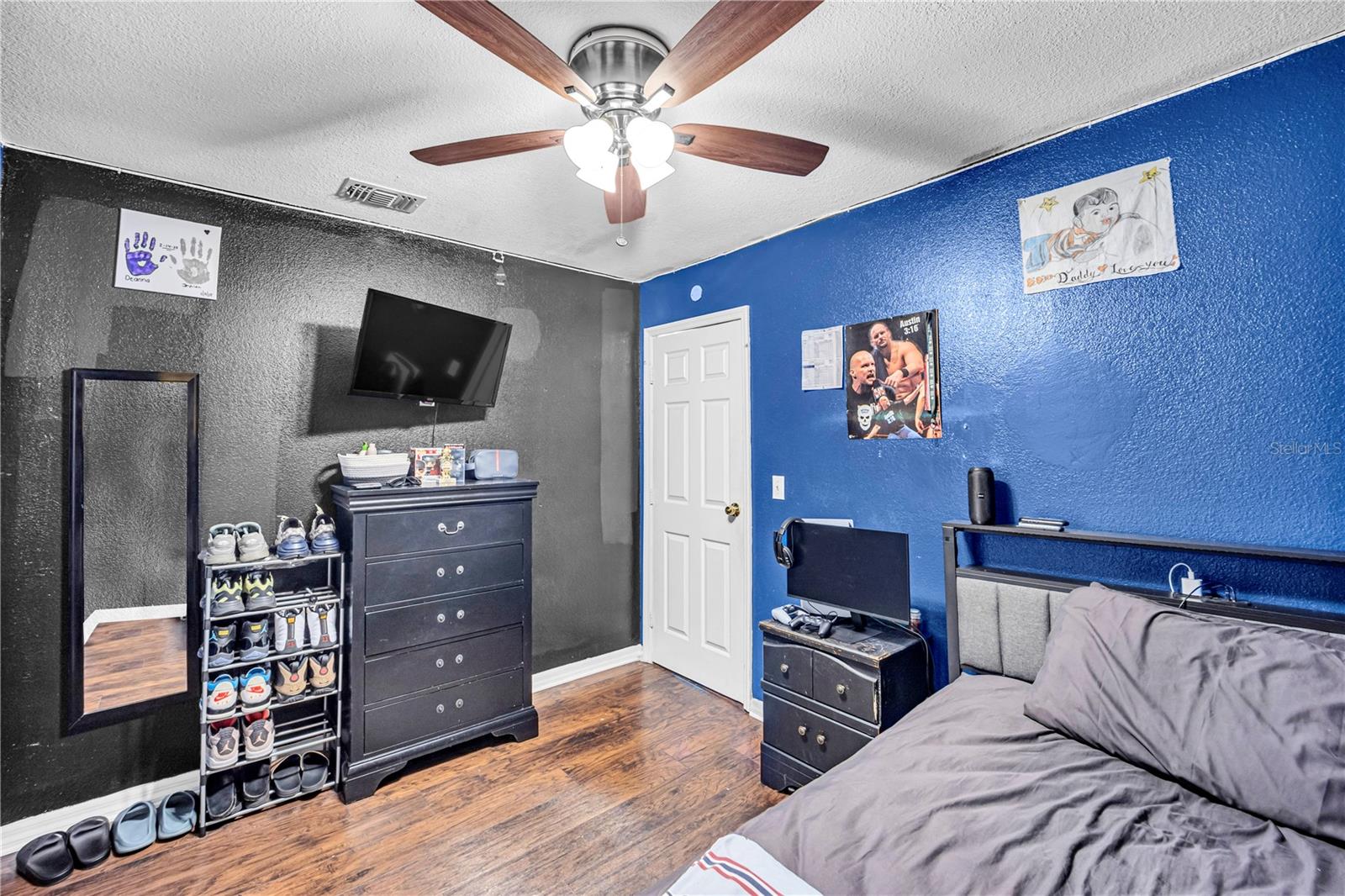 Image 17 of 38 For 4325 Lake Avenue