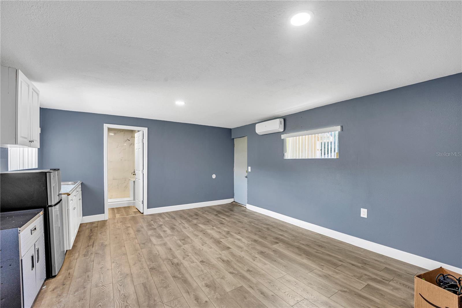 Image 22 of 38 For 4325 Lake Avenue