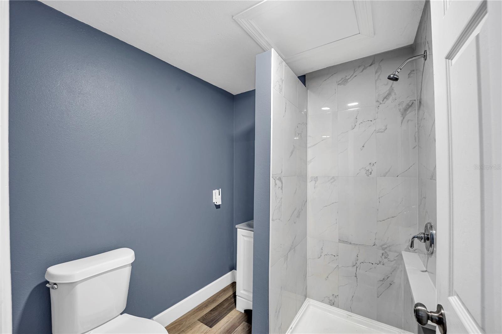 Image 23 of 38 For 4325 Lake Avenue