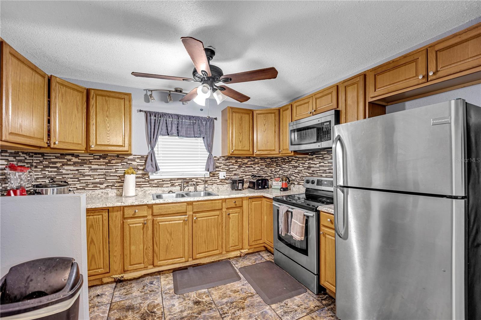 Image 5 of 38 For 4325 Lake Avenue