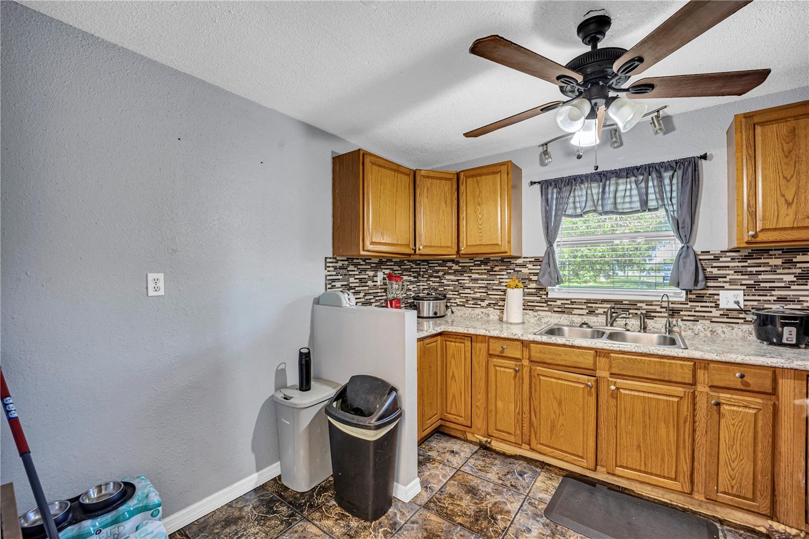 Image 6 of 38 For 4325 Lake Avenue