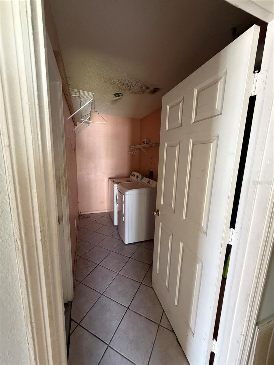 Image 16 of 24 For 2604 Spring Hill Dr