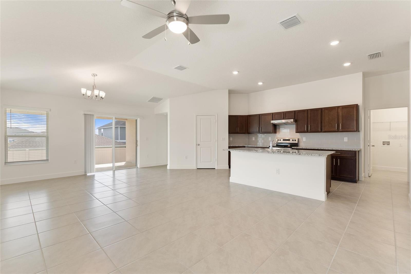 Image 4 of 40 For 9239 Westside Hills Dr