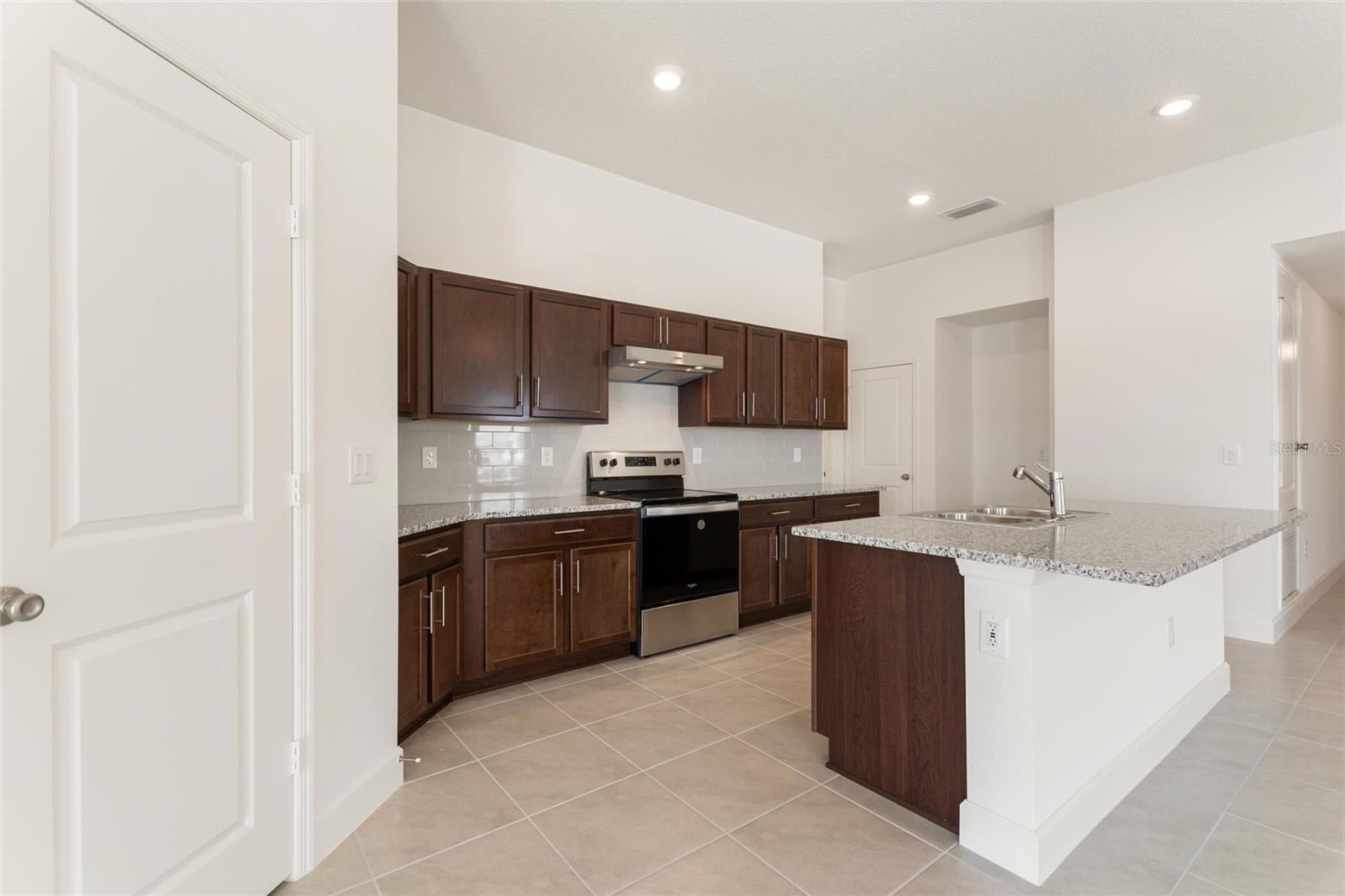 Image 5 of 40 For 9239 Westside Hills Dr