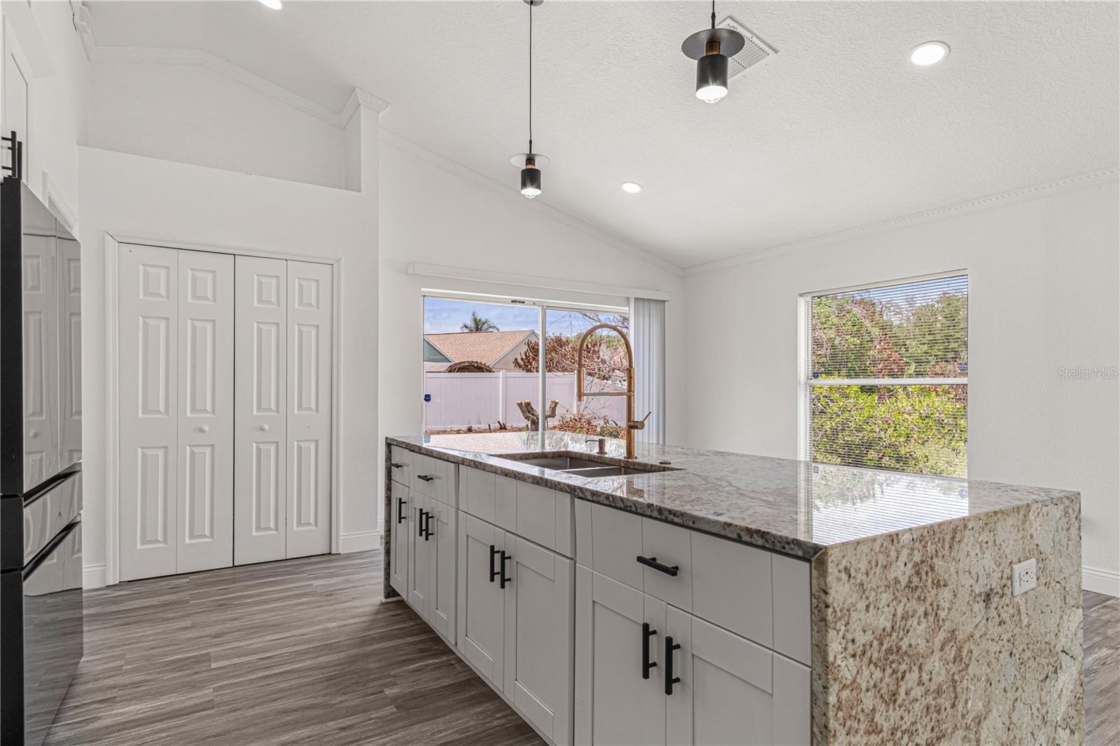 Image 14 of 47 For 2402 Avalon Court