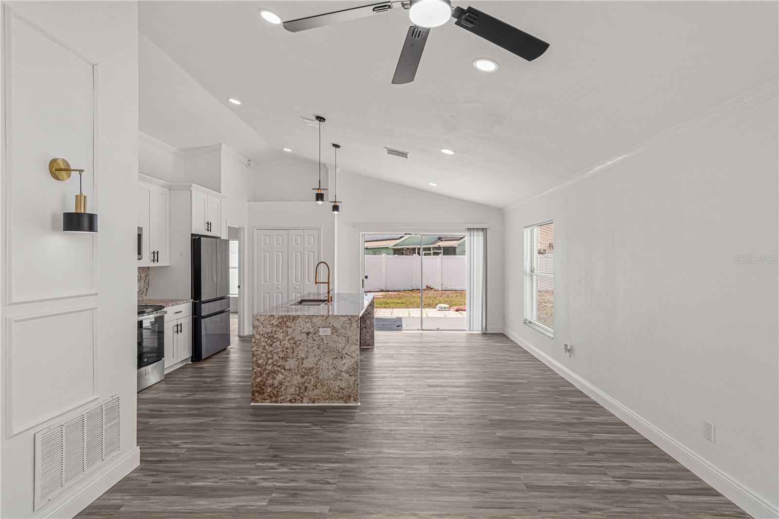 Image 18 of 47 For 2402 Avalon Court