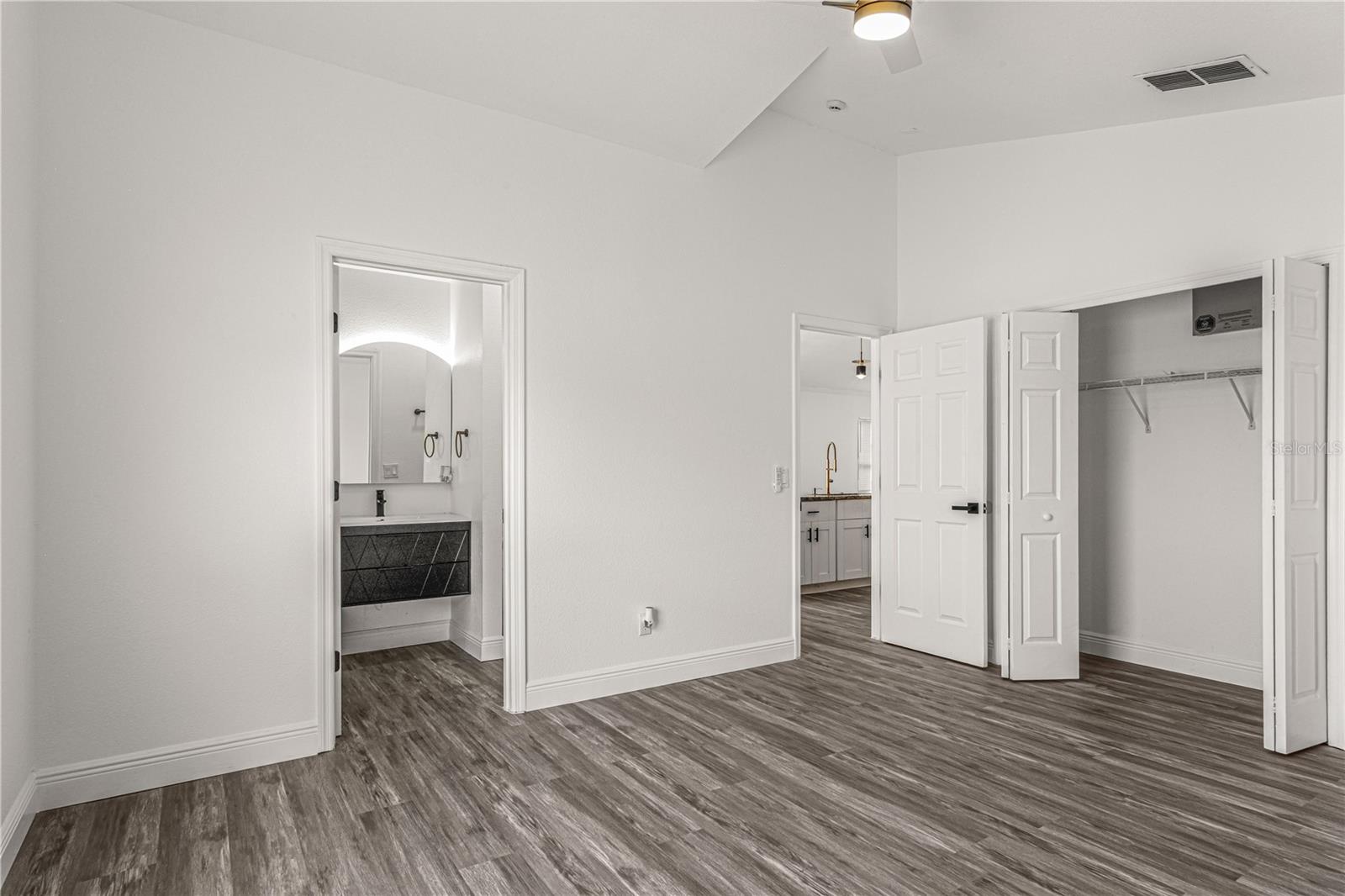 Image 21 of 47 For 2402 Avalon Court