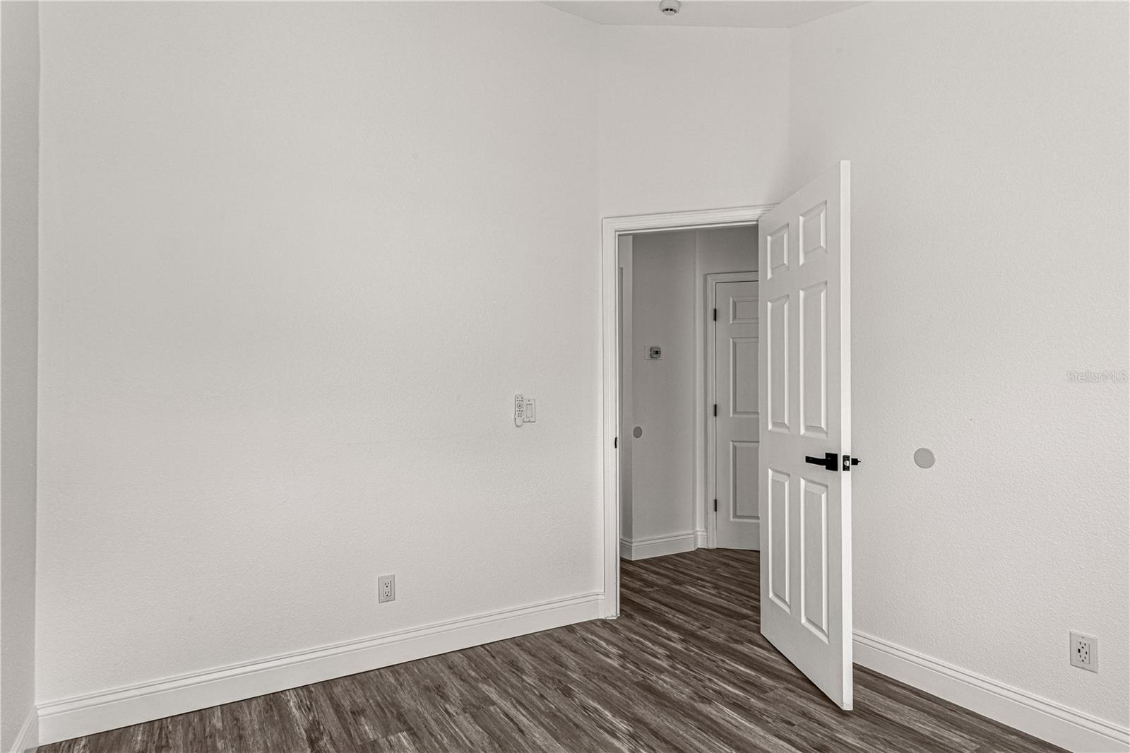 Image 28 of 47 For 2402 Avalon Court