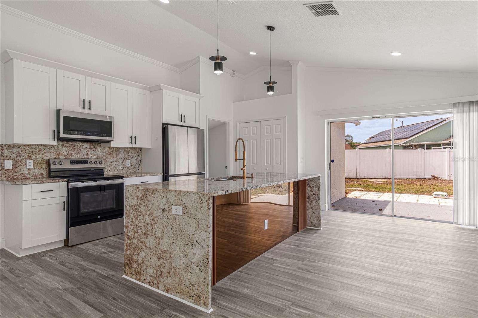 Image 9 of 47 For 2402 Avalon Court