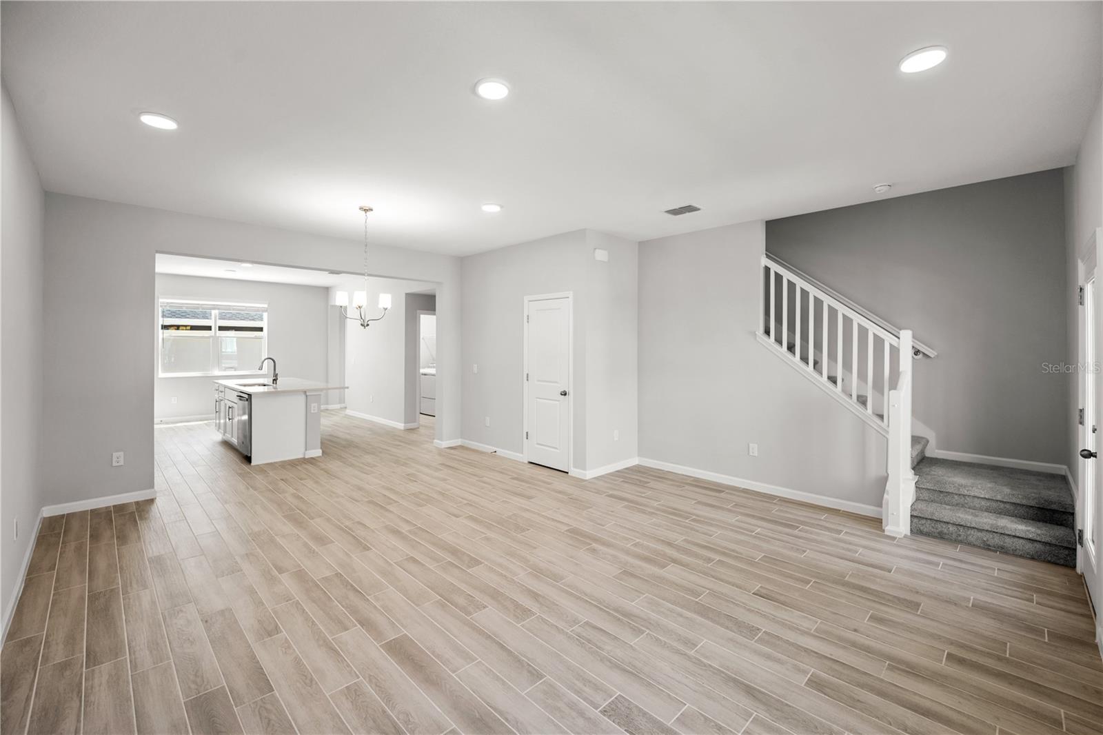 Image 5 of 28 For 1367 Mount Royal Drive