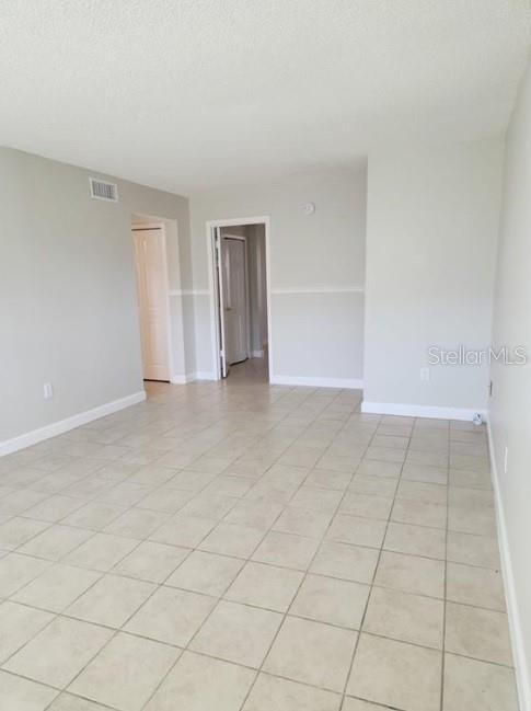 Image 3 of 8 For 817 Sky Lake Circle A