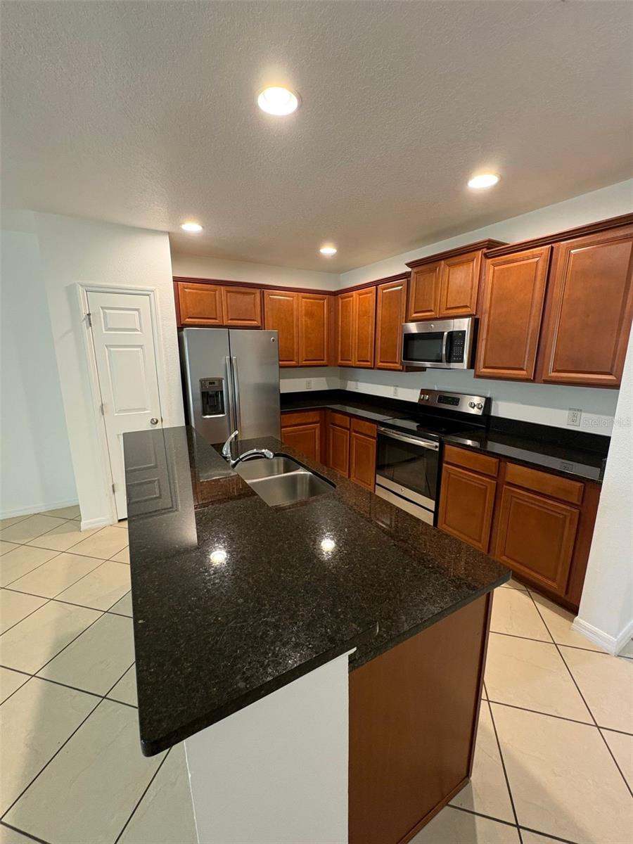 Image 7 of 38 For 2875 Sunstone Drive