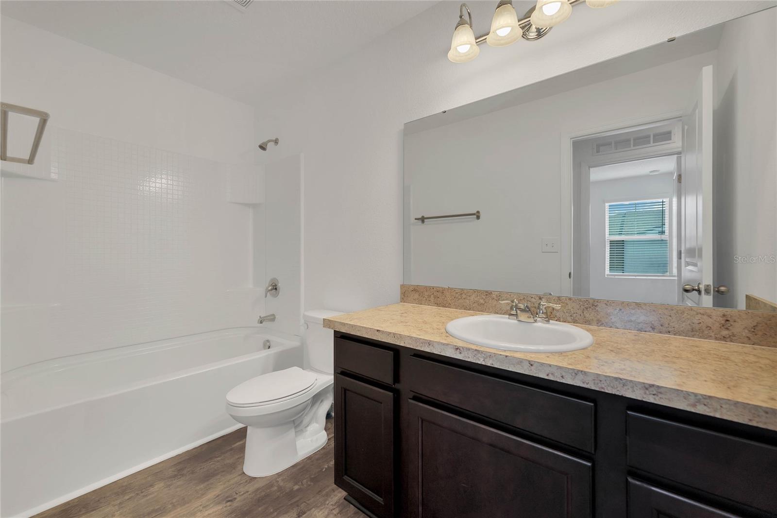 Image 17 of 22 For 840 Grandin Street