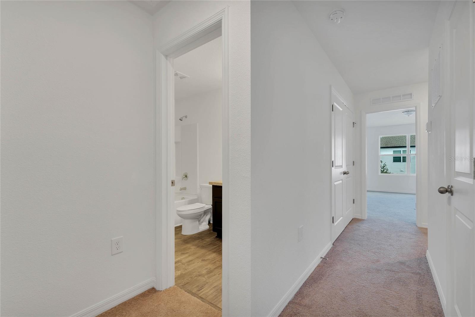 Image 18 of 22 For 840 Grandin Street