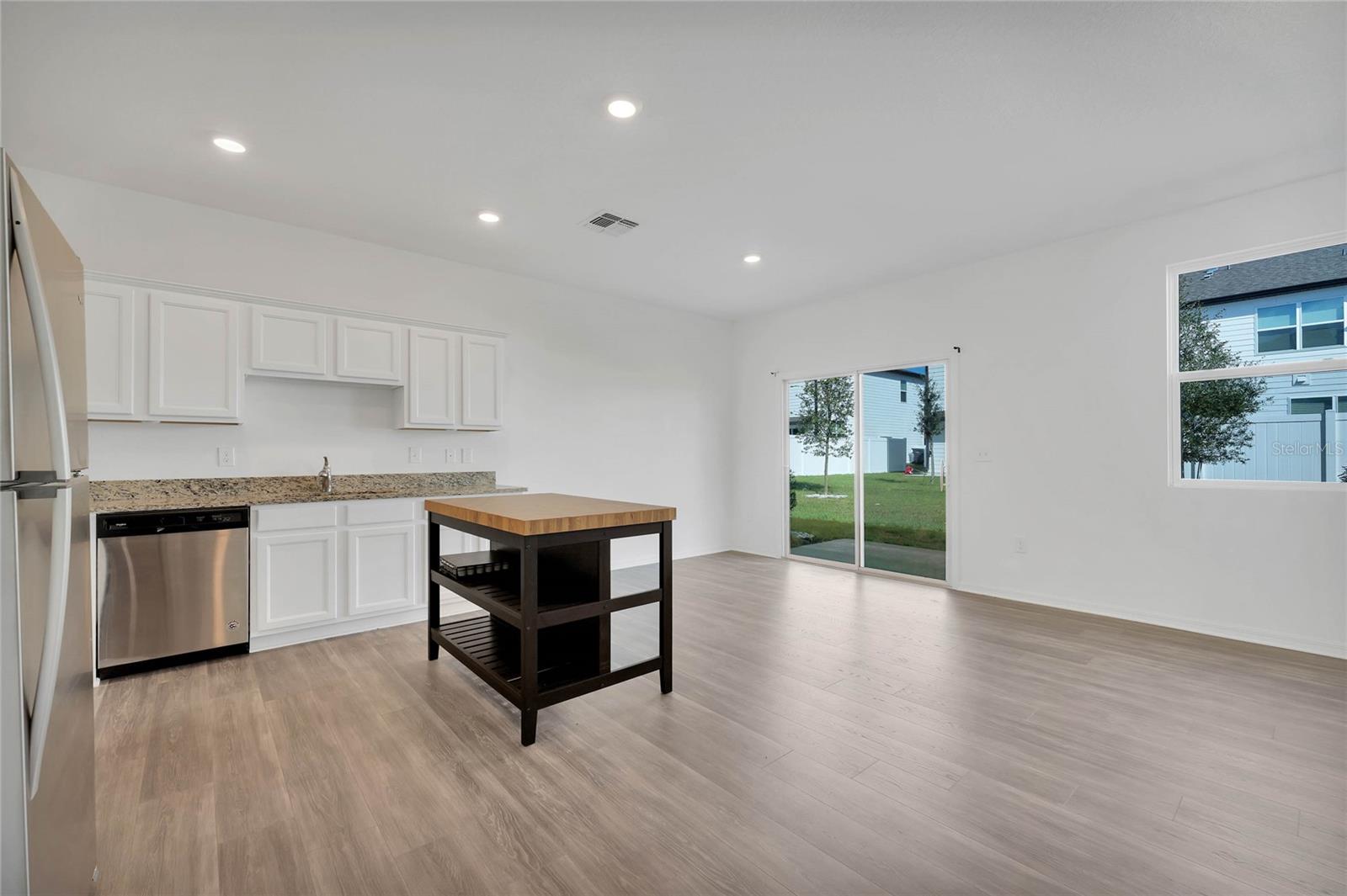 Image 5 of 22 For 840 Grandin Street