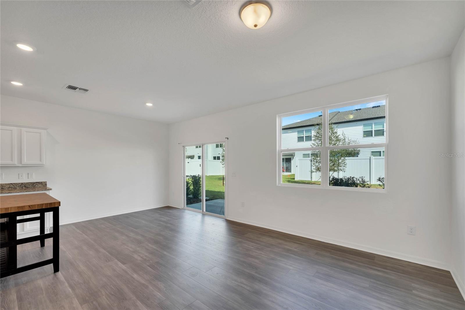 Image 6 of 22 For 840 Grandin Street