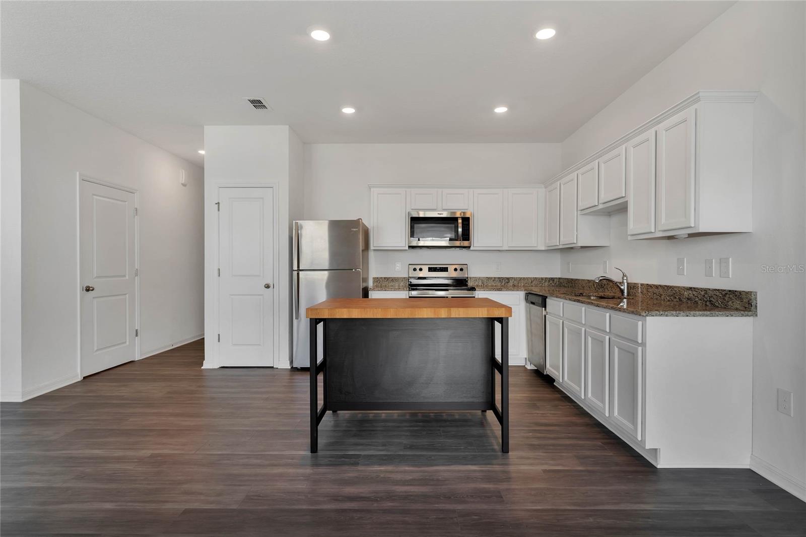 Image 7 of 22 For 840 Grandin Street