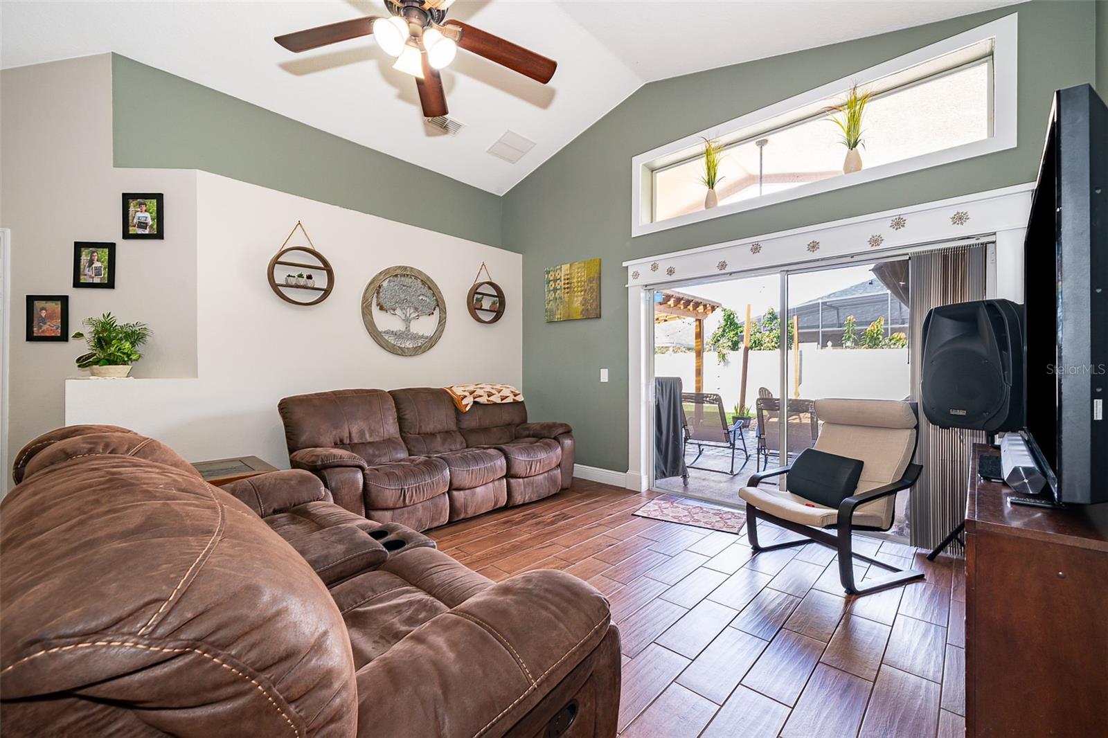 Image 13 of 32 For 3040 Rob Way