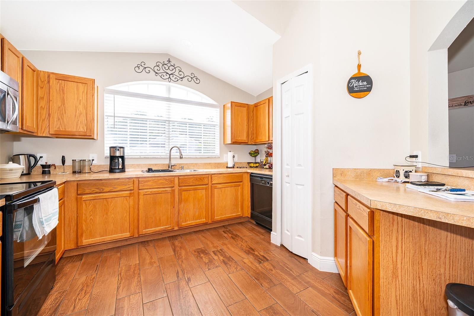 Image 19 of 32 For 3040 Rob Way