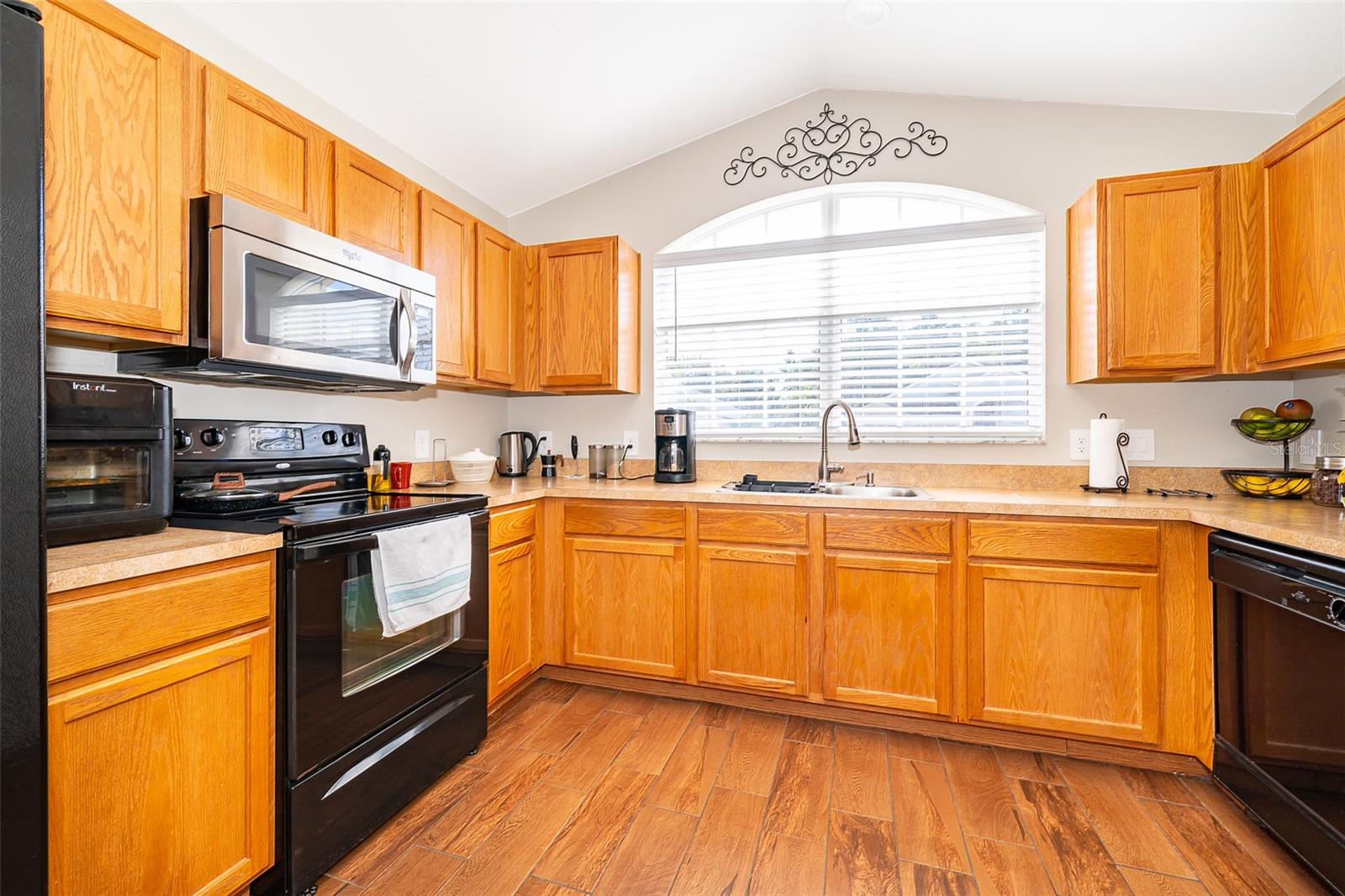 Image 20 of 32 For 3040 Rob Way