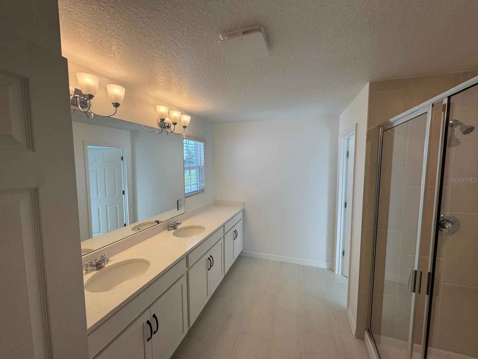 Image 10 of 22 For 466 Thompson Village Avenue