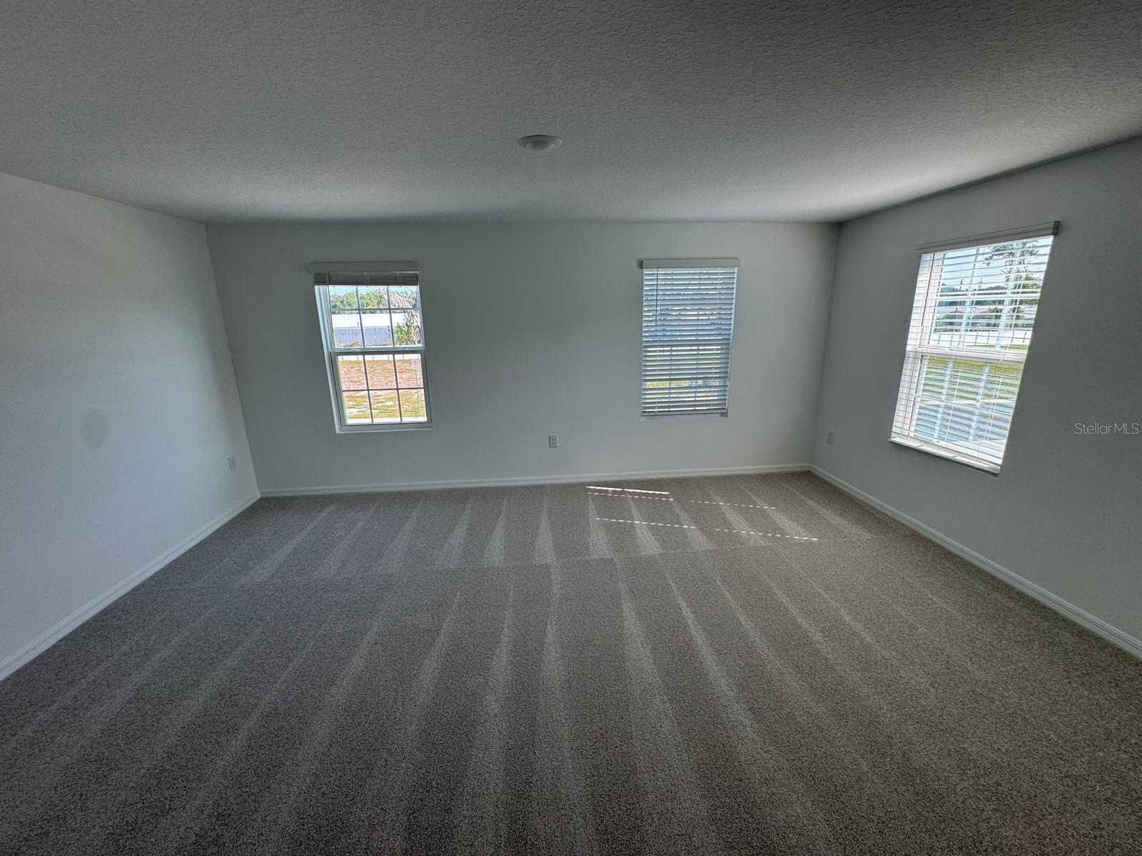 Image 11 of 22 For 466 Thompson Village Avenue