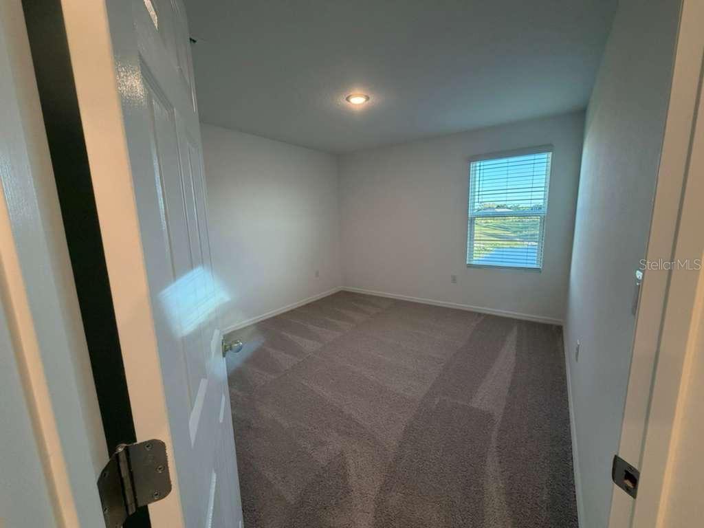 Image 12 of 22 For 466 Thompson Village Avenue