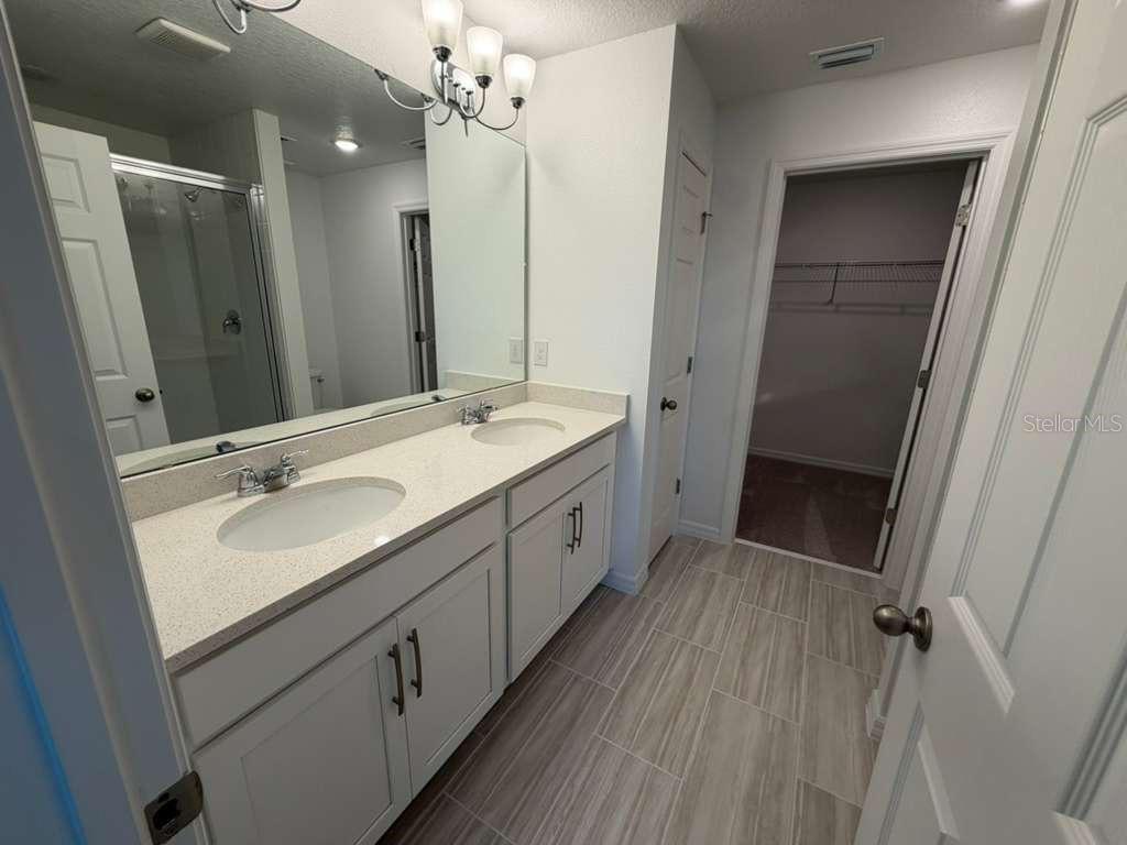 Image 13 of 22 For 466 Thompson Village Avenue