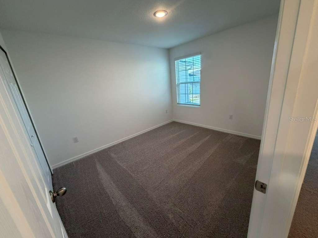 Image 14 of 22 For 466 Thompson Village Avenue