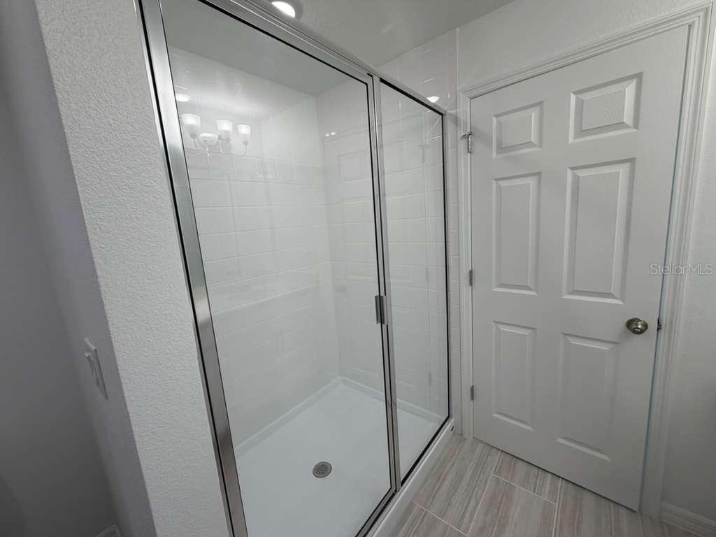 Image 17 of 22 For 466 Thompson Village Avenue