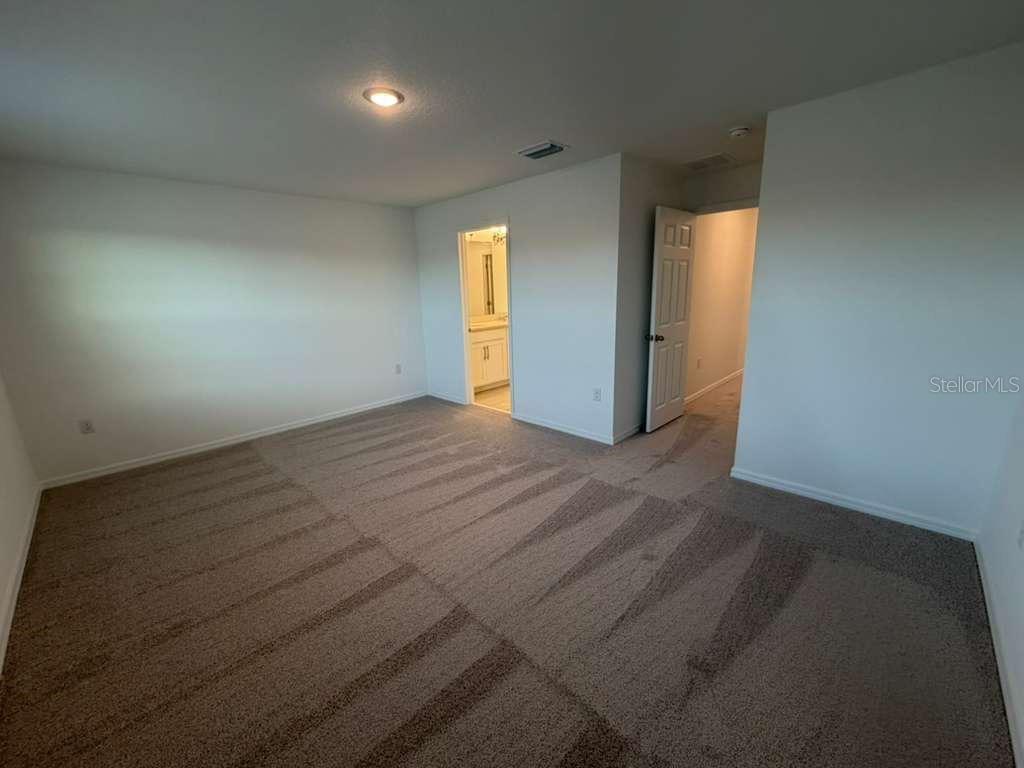 Image 8 of 22 For 466 Thompson Village Avenue