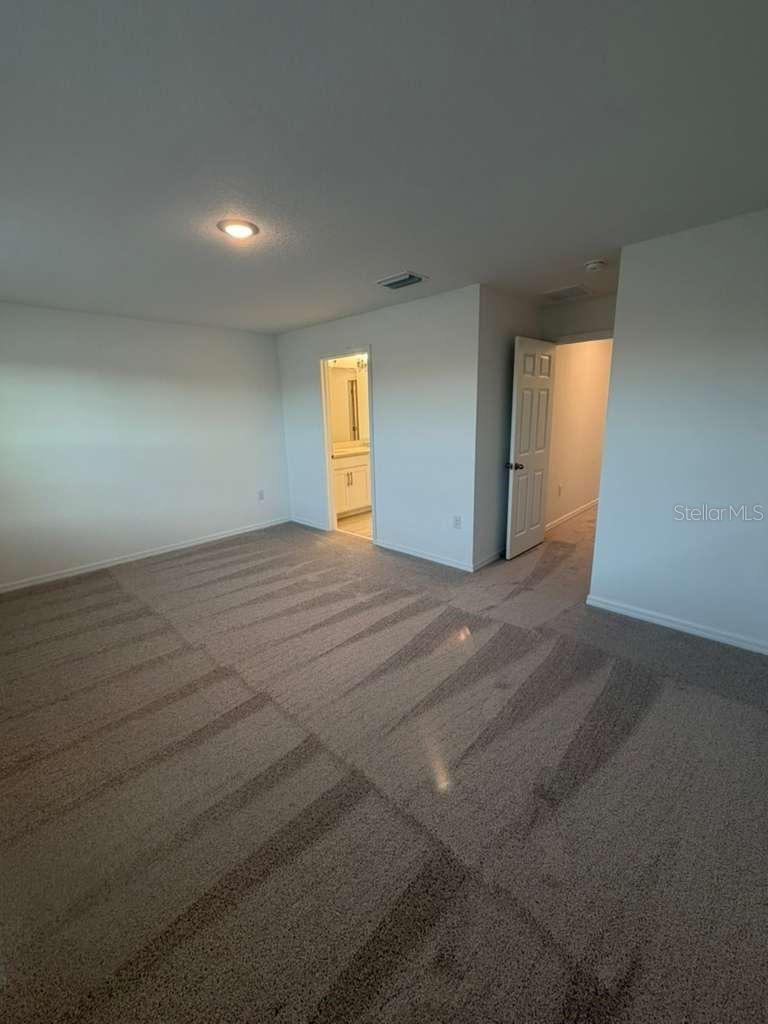 Image 9 of 22 For 466 Thompson Village Avenue