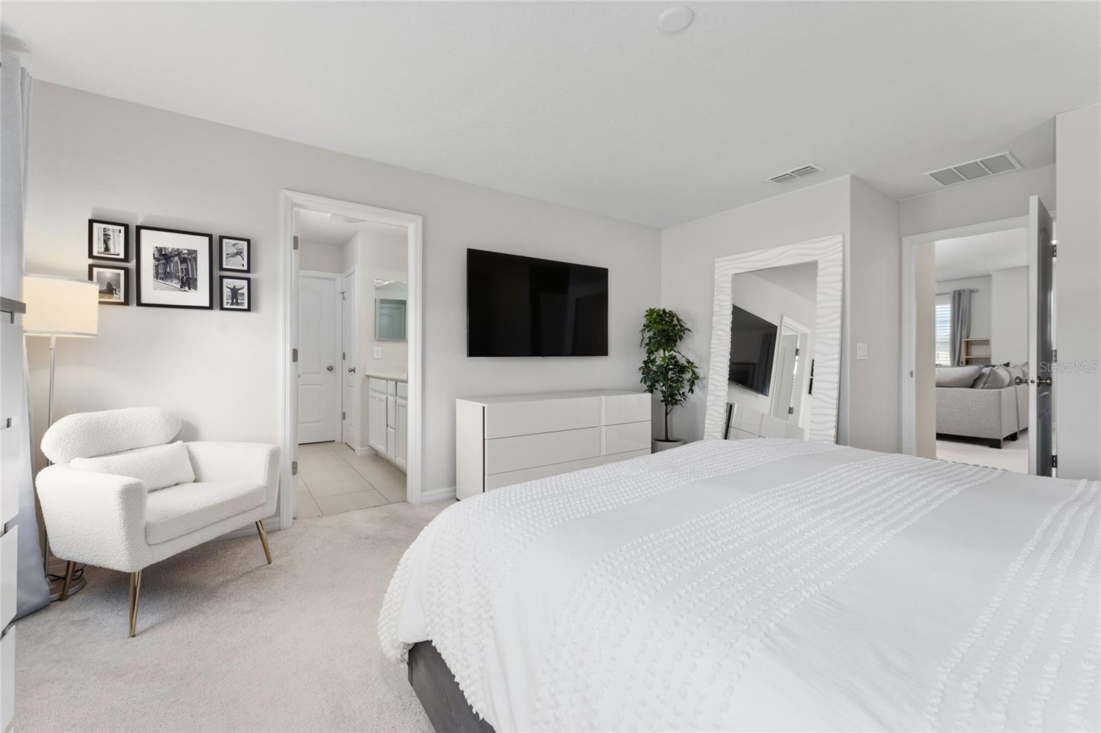 Image 18 of 33 For 3731 Crawley Down Loop