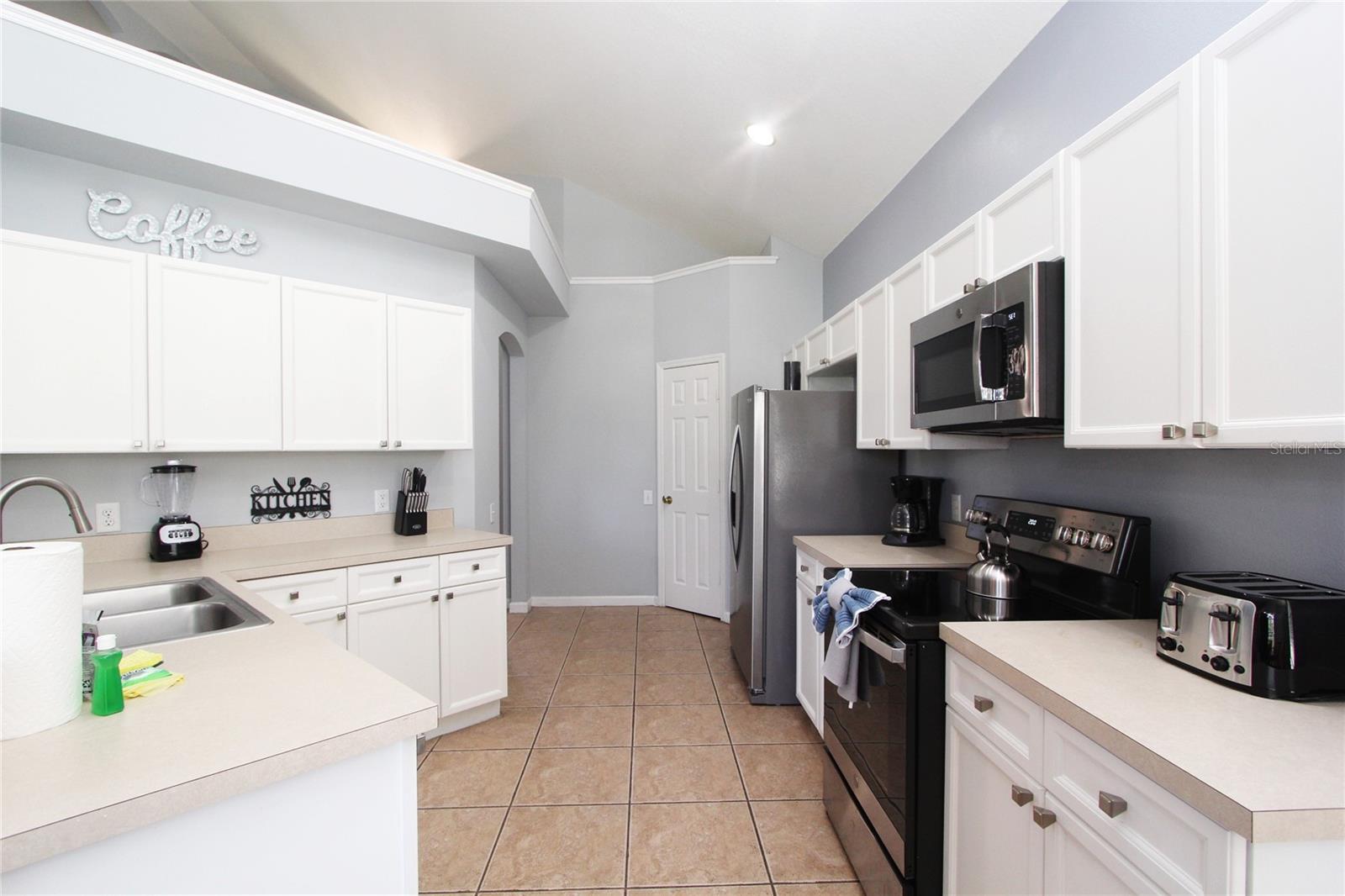 Image 7 of 42 For 8211 Fan Palm Way