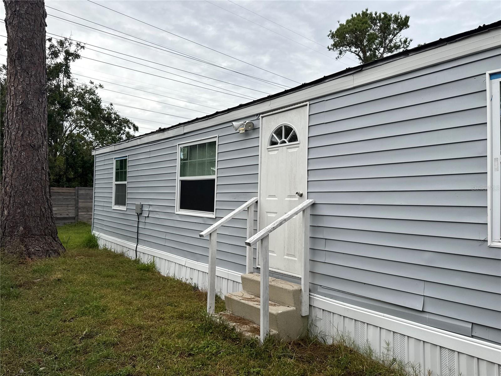 Image 19 of 22 For 4760 Lake Ontario Drive