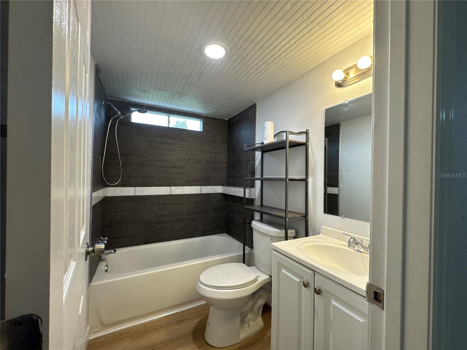 Image 7 of 22 For 4760 Lake Ontario Drive