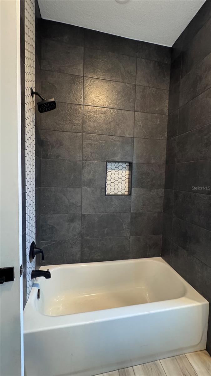 Image 19 of 23 For 971 Granata Avenue Se