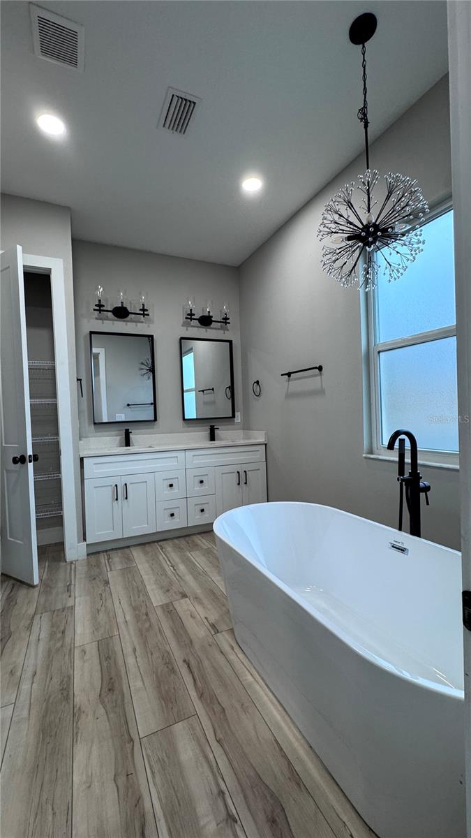 Image 8 of 23 For 971 Granata Avenue Se