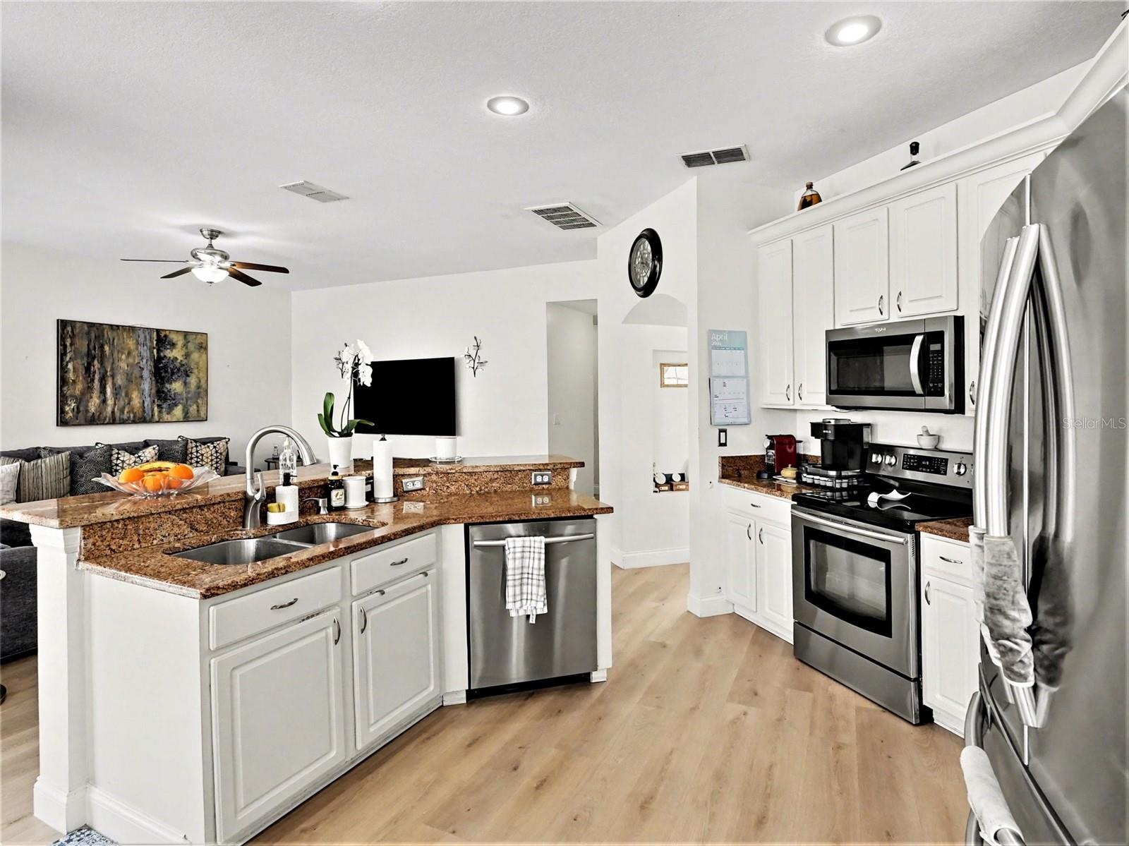 Image 13 of 33 For 4992 Hook Hollow Circle