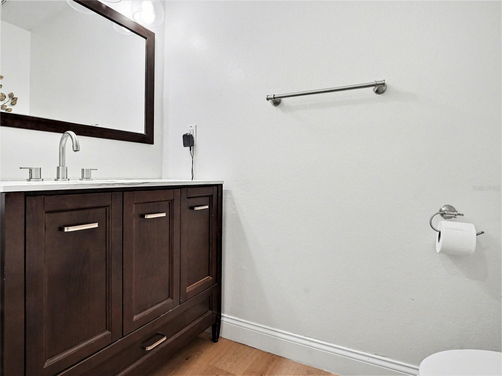 Image 23 of 33 For 4992 Hook Hollow Circle