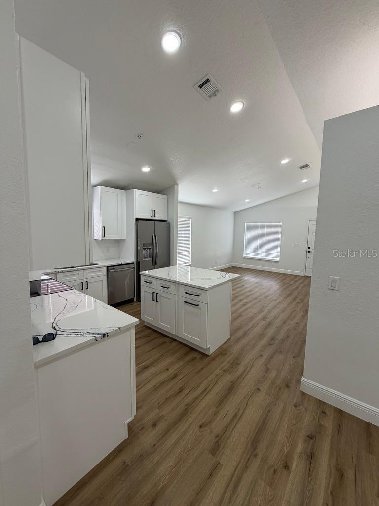 Image 3 of 17 For 9743 Hollyhill Drive