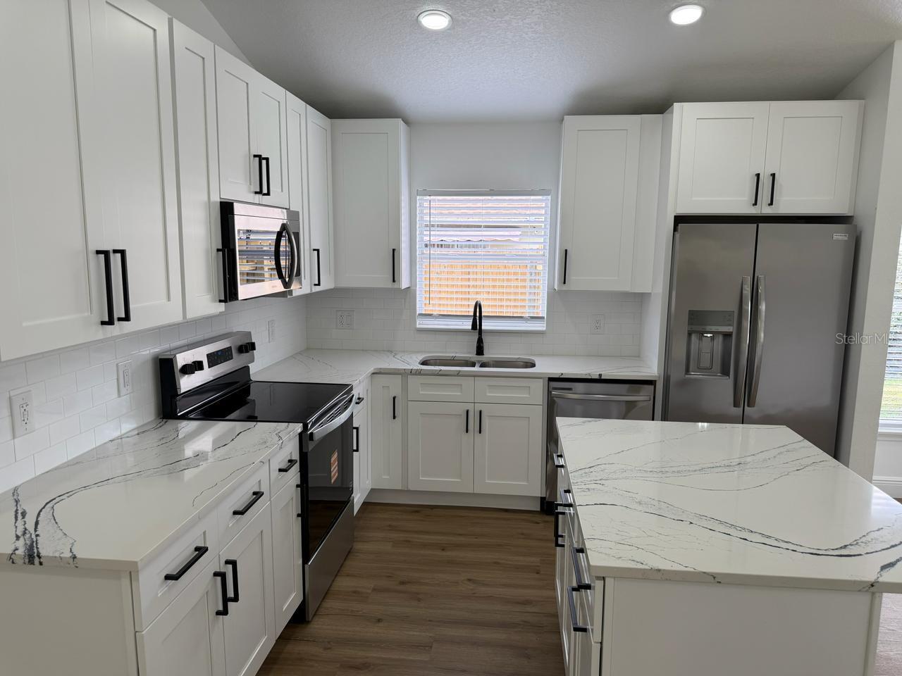 Image 5 of 17 For 9743 Hollyhill Drive