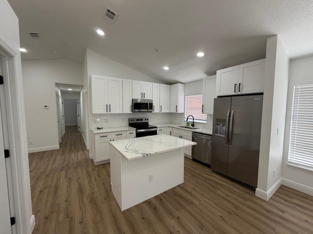 Image 6 of 17 For 9743 Hollyhill Drive