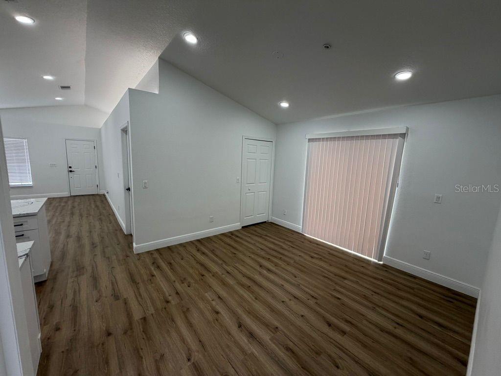 Image 7 of 17 For 9743 Hollyhill Drive