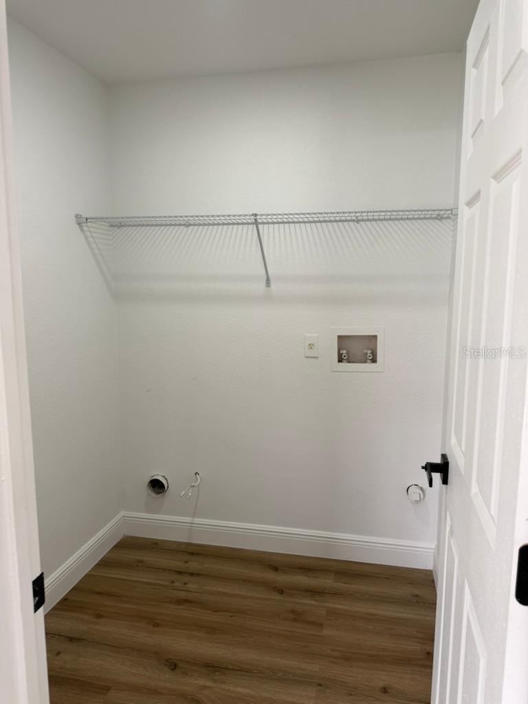 Image 8 of 17 For 9743 Hollyhill Drive